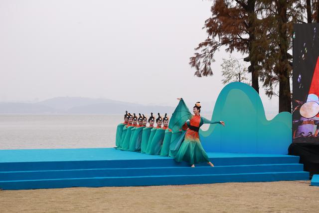 把舞台搬进东湖山水，东湖风景区举办“大思政课”主题展演，让东湖历史“活”起来