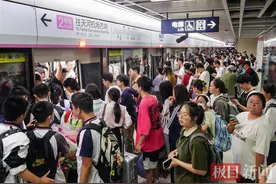 今晚武汉地铁5条线路延时运营，重点商圈转钟之后还有车坐图片