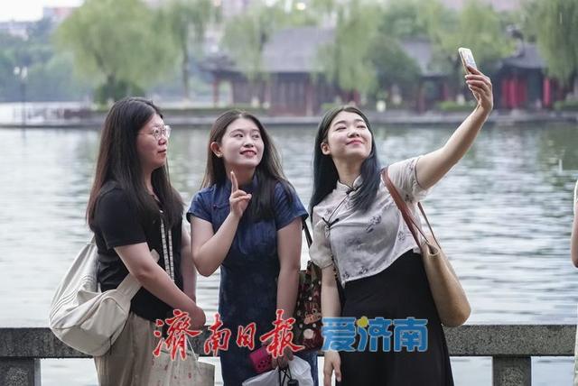 一年四季 泉在济南丨初秋荷韵醉游人