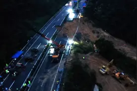 部分车辆被泥土掩埋，无法第一时间发现被困者！官方坦言梅大高速塌方救援5大难点和风险点图片