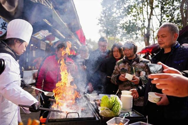“烟火上里·坝坝年”四川雅安雨城区2026年猪文化活动举行