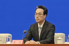 国家发改委：积极扩大内需，把促消费放在更突出位置图片