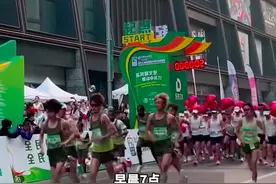 穆帅“首马”1:41:39什么水平？上海苏河半马成绩今晨创新高，新老跑者点赞申城体育氛围图片
