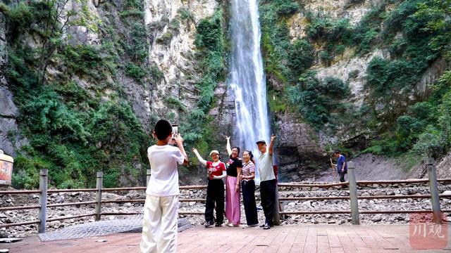熊猫粪便“变形记”，宝兴暑期文旅玩出绿色新花样