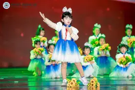 赞！这场精彩的中英双语童话剧展演，全由孩子们演出图片