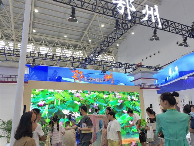 三国NPC巡游、古典《铜镜乐舞》，来鄂州馆偶遇“古人”！