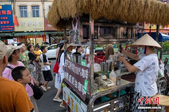 广西东兴暑期旅游热 边关特色吸客