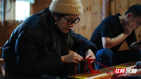 守护萨岁！网络达人深入侗寨，以实景游戏唤醒沉睡的非遗技艺