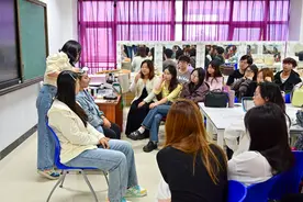 首届“婚姻”专业本科生宴会厅里实训图片