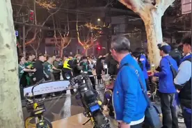 京沪战赛后球迷发生冲突，目击者：起因是个别申花球迷出言挑衅图片