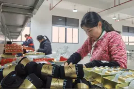 半年卖出1.2亿双！诸暨这款袜子，卖爆了！图片