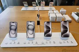 直击iPhone15系列发售：标准版已破发，黄牛直言受华为影响太大 | 钛媒体焦点图片
