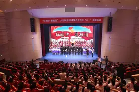 【快看】台上→娃娃，台下→哇！哇！图片