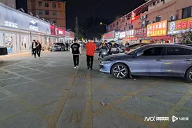 走访东莞围村收费：消防通道被占、违规停放等乱象明显图片