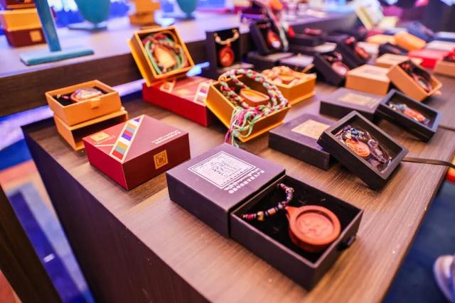 圣洁甘孜·一生有约 | 2026，赴一场千面之约——甘孜州“农文旅体商”融合发布会擘画四季新篇章