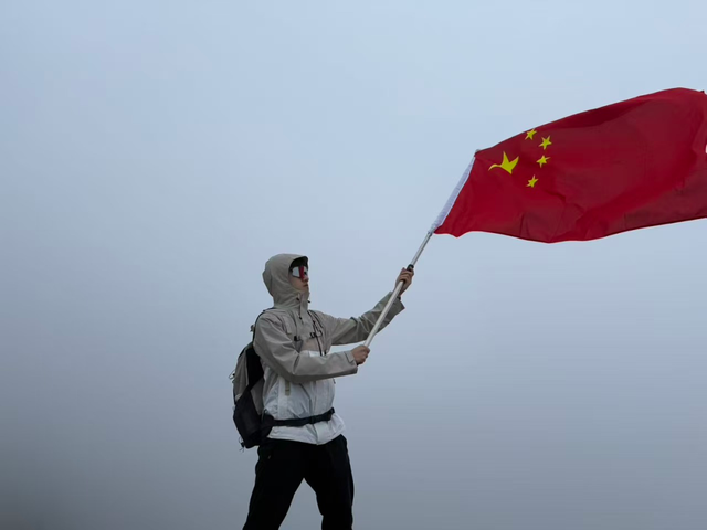 从沈阳骑行来上学的费腾，你火啦！