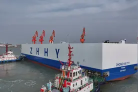 试航成功！盐城汽车坐“海上专列”直达迪拜图片