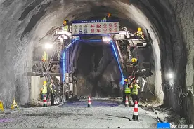 海南高速最长隧道完成斜井贯通 作业面翻倍施工效率显著提升图片