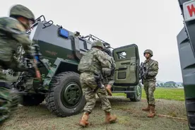 燃！武警特战多课目训练超硬核图片