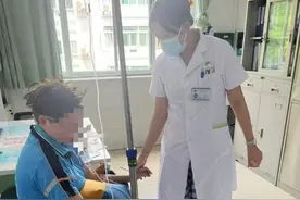 小叶医探｜外卖员小姐姐中暑晕倒在护士站 医护人员急救图片