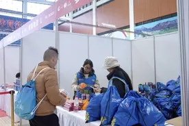 2025曲靖罗平马拉松参赛包发放 诚意满满引期待图片