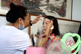 唐山路北区：老兵婚纱照涵映“晚”美幸福图片