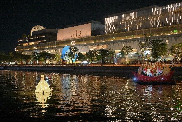 漂浮歌后、非遗潮玩亮相深圳前海庆双节