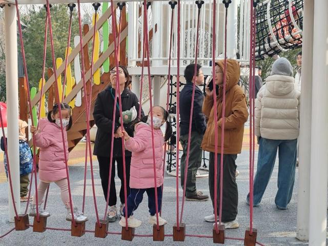 周末，游山人气旺！