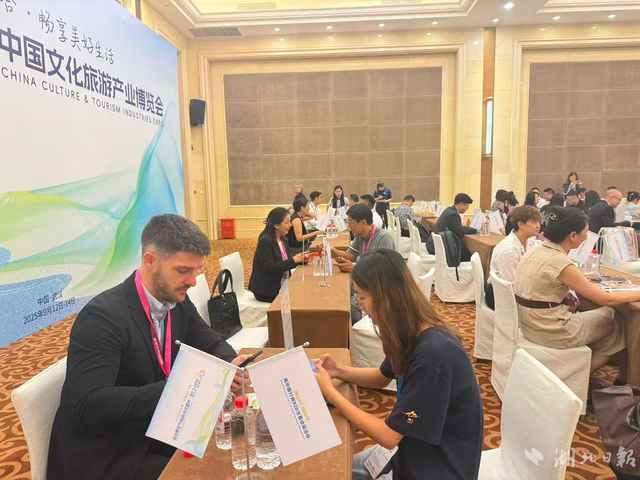 多国旅行商争相布局湖北新线路，长江夜景、无人驾驶成最新“旅游现货”