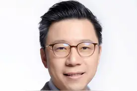 全国政协委员陆铭：户籍改革的最终目标是建立常住地登记制度图片