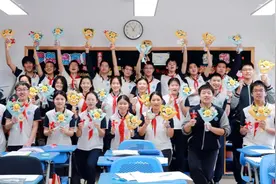 中考加油！明天将迎2025年上海中考，初三少年带着暖心祝福开启青春的奔赴图片