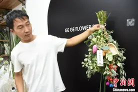 端午前夕新式艾草门挂走俏图片