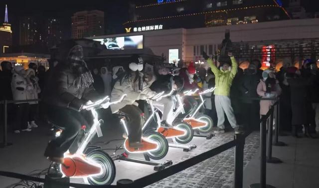 今日起，索菲亚广场邀您欣赏“大型光影秀”！