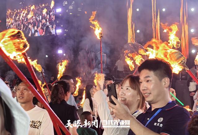百里杜鹃：篝火狂欢点燃夏夜激情