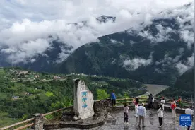 云南“清凉之旅”引游人图片