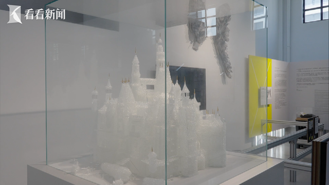 乱刻画，摸文物？！住手！请大家文明观展