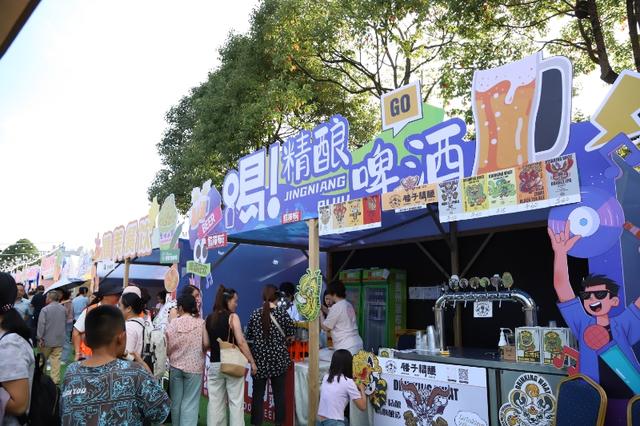 美食牵线 文旅唱戏！2025城超城市会客厅点燃夜经济
