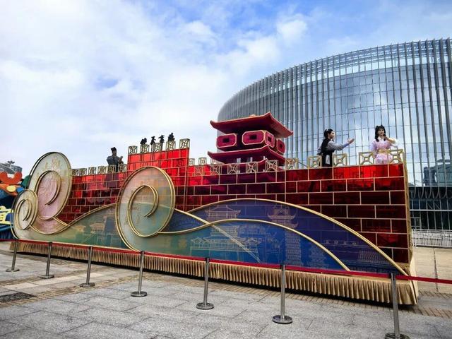 诸葛亮、刘关张、郭靖、黄蓉……都来了，“侠义襄阳”惊艳亮相文旅博览会