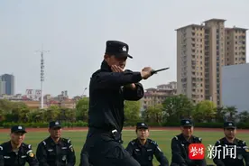 淮安排爆警邓欢：直面危险，一往无前的“孤勇者”图片