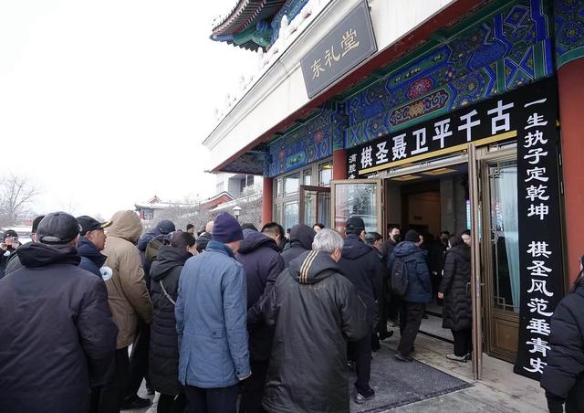 擂台“惊雷	”犹在耳	，风雪送别聂卫平