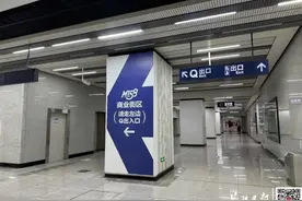 武汉最大地铁站，出入口＋2图片