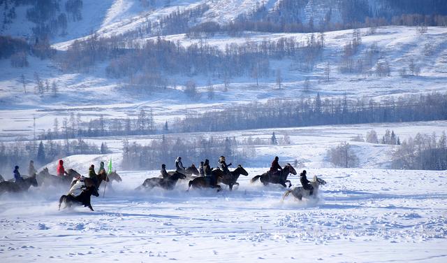 中国蓝观察丨赴俄免签来了！黑河口岸排长队 全国多地“卷”出冰雪新花样