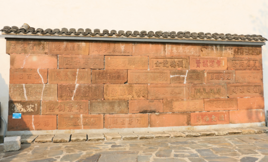 犁桥水镇石门额墙的历史