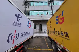 中国电信自主设计改造的4G/5G共杆应急通信车在广州上岗图片