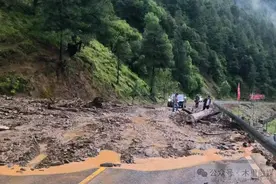 凉山木里县李子坪乡发生泥石流，24户89人提前转移成功避险图片