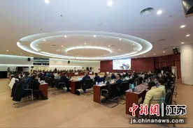 世界田联考察团抵达南京 室内田径锦标赛整装待发图片