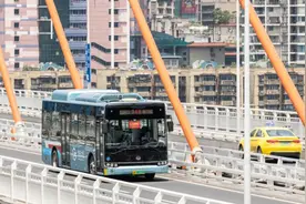 国庆假期 重庆公交多条线路延时运营，开通3条假日快线图片