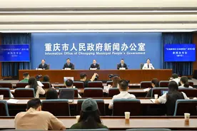 “老朋友”续写“新故事”，百年解放碑历久弥新图片