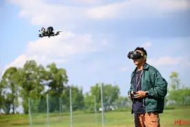 驾驶“空中F1”的特种摄影师：时速100公里完成极限拍摄，商业航拍版图扩至国外图片
