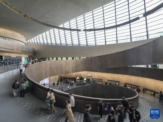 新时代中国调研行之文化中华｜文物的“新展厅”：三星堆文创潮玩的出圈密码